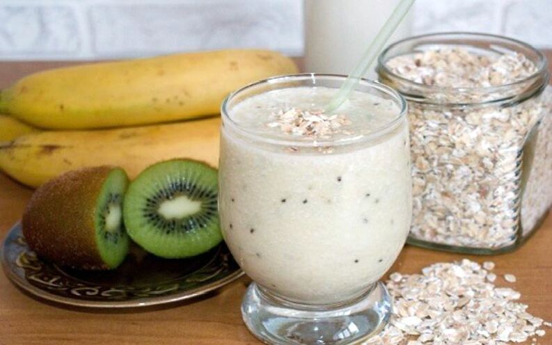 Smoothie buah-buahan dengan oatmeal untuk penurunan berat badan