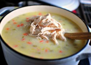 Sup puri dengan sayur-sayuran dan ayam untuk pesakit selepas kolesistektomi